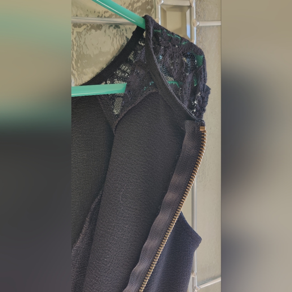 Black Dress with Lace Detail Juniors Size 3 - Picture 7 of 9